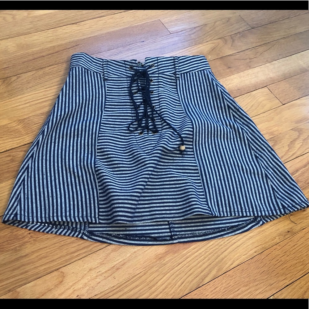 Tie up fit and flare skirt